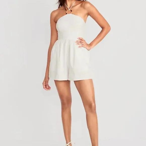 New  Old Navy Linen-Blend O-Ring Halter Romper for Women -- 3.inch inseam - Picture 2 of 8
